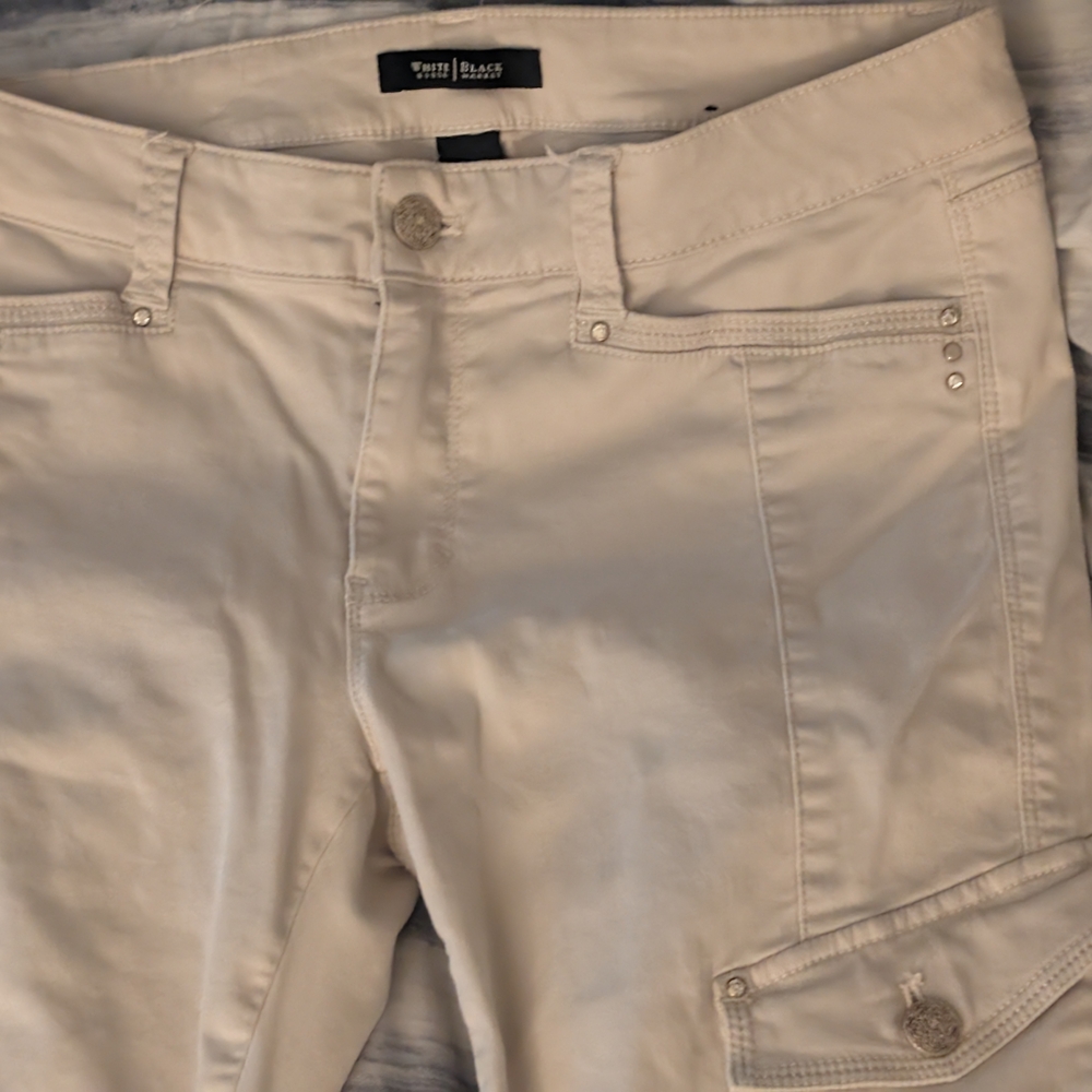 White House Black Market Cream Skinny Pants